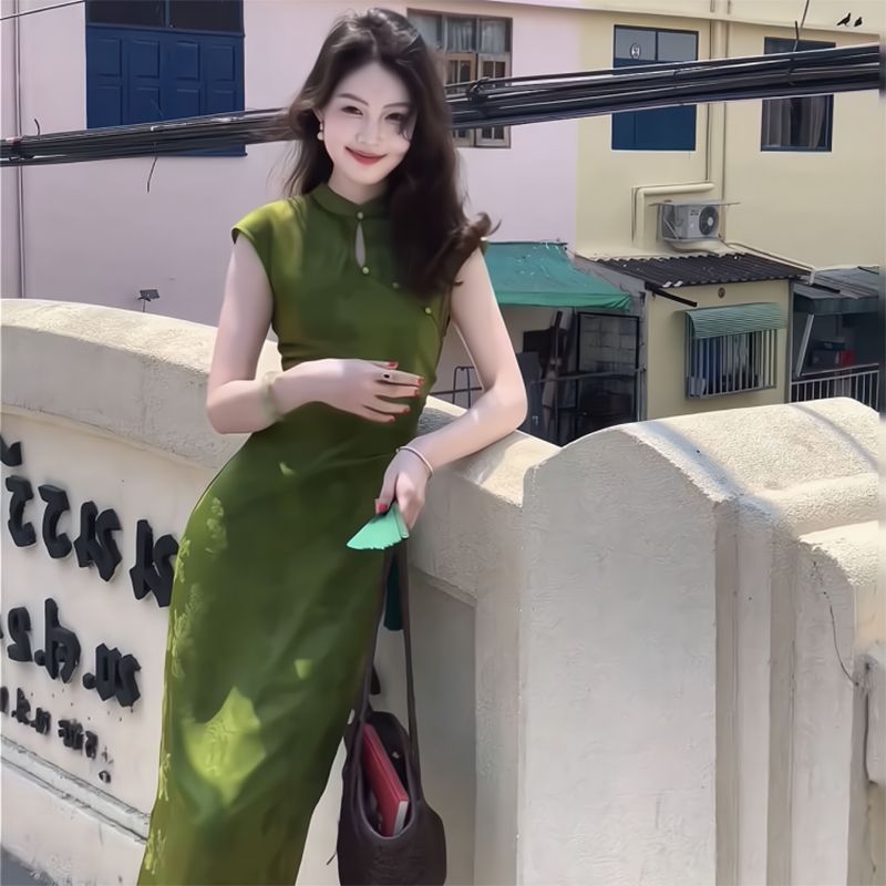 Chinese style new Chinese style green jacquard and slim white cheongsam dress for women in summer 2025 short-sleeved long skirt