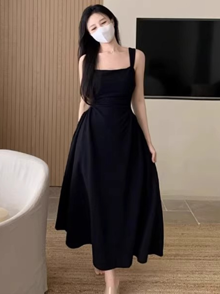高級感黑色吊帶連衣裙子女夏季2025新款茶歇法式氣質收腰顯瘦長裙