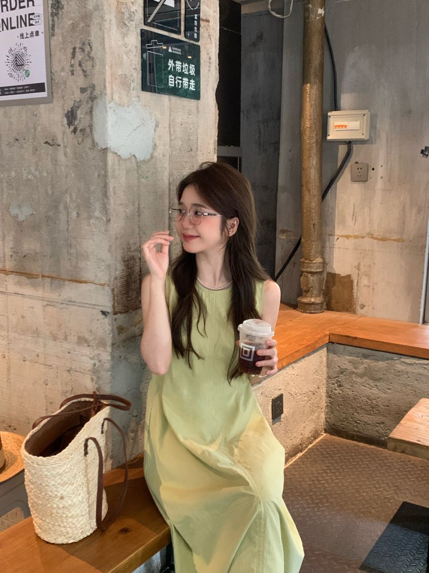 Korean style slim and fresh green vest dress for women in spring 2025 new mid-length casual loose skirt