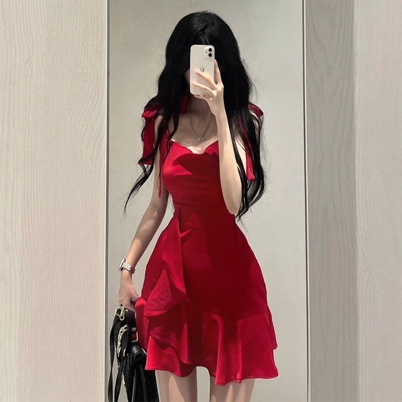 Pure and sexy hot girl red suspender dress for women in summer new design niche temperament waist-hugging short skirt