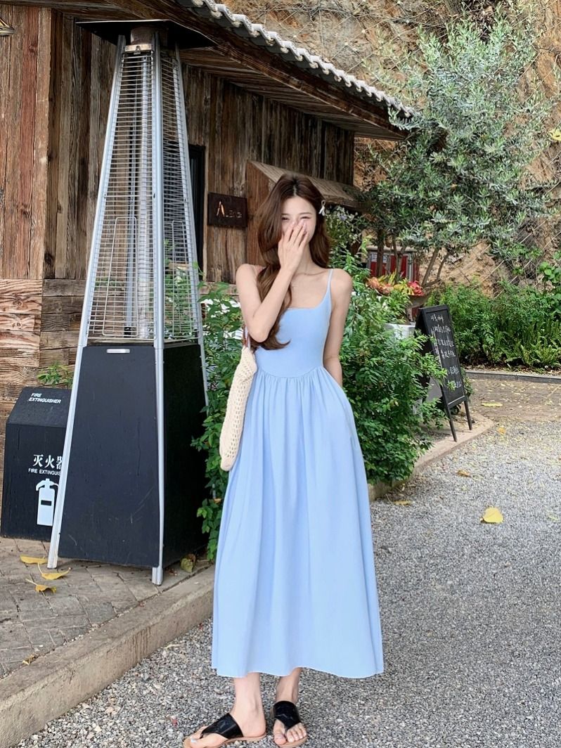 Vacation style blue knitted suspender dress with chest cushion for women in summer French style waist-hugging and slimming backless long skirt