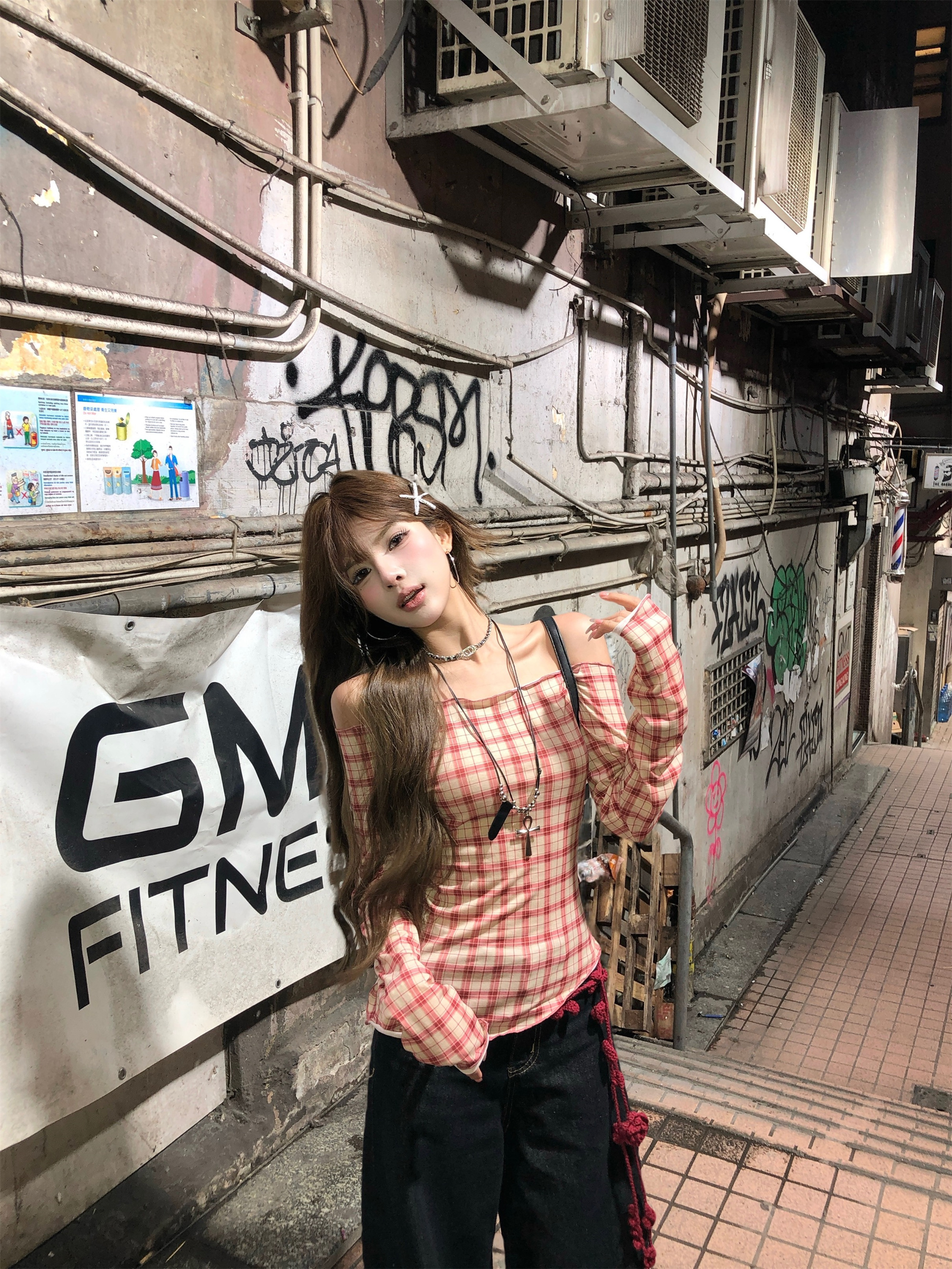 實拍~設計感一字領辣妹長袖格紋小衫女
