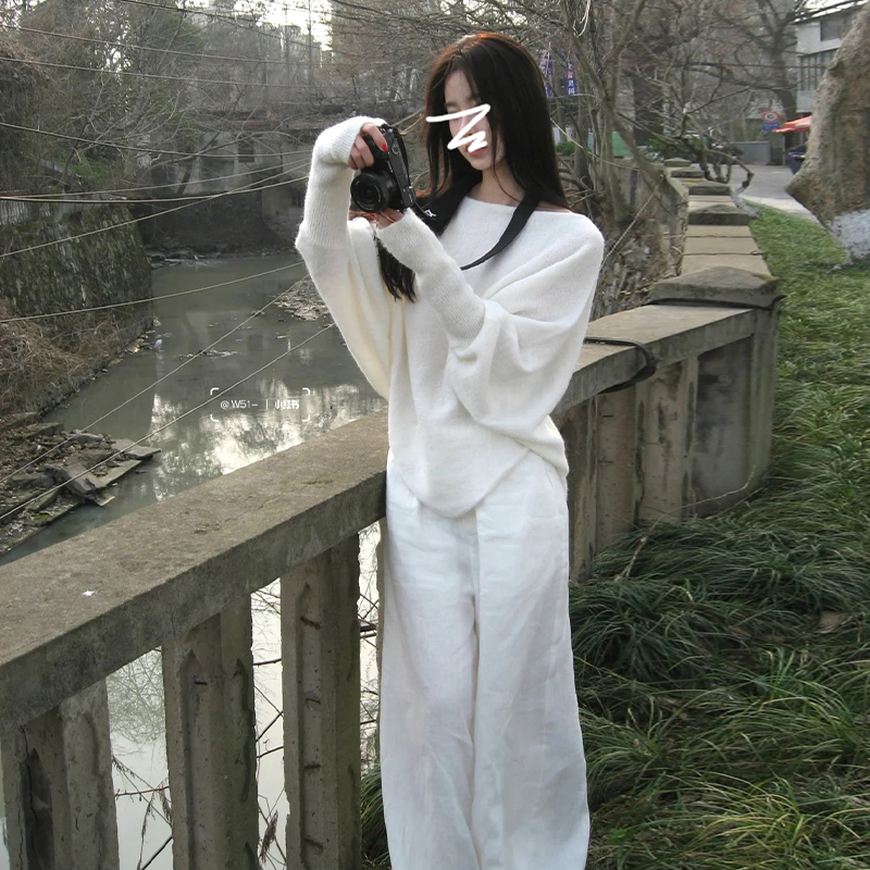 Korean style outfit suits in autumn, breasts fufu white long-sleeved sweater wide-leg pants two-piece set temperament and fashionable women's clothing