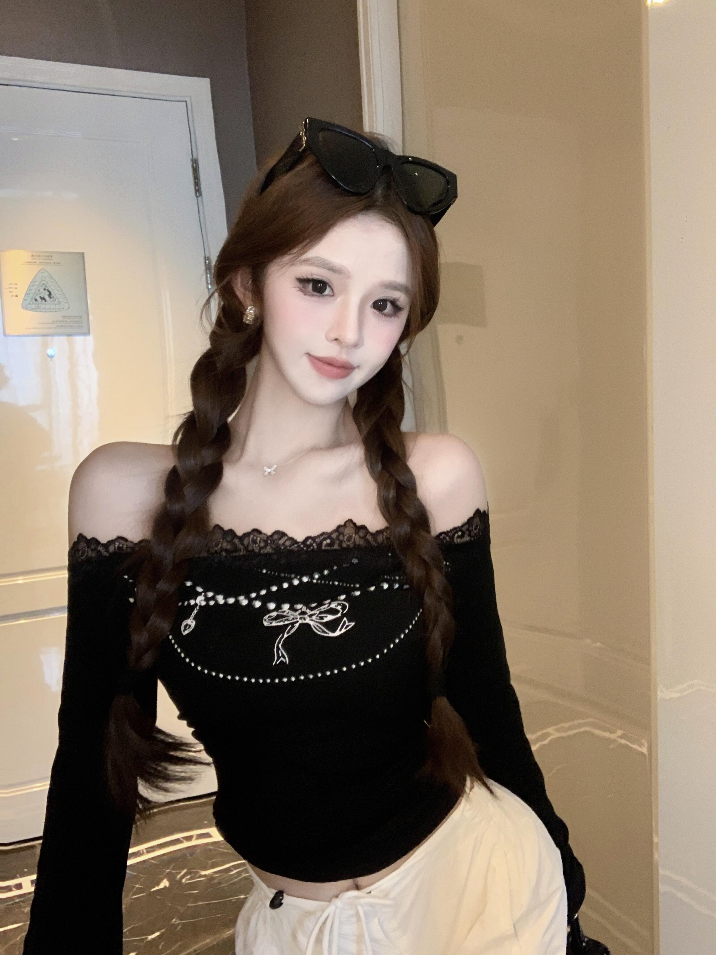 Real shot of hot girl lace spliced ​​one-shoulder printed T-shirt for women in spring slim short off-shoulder top