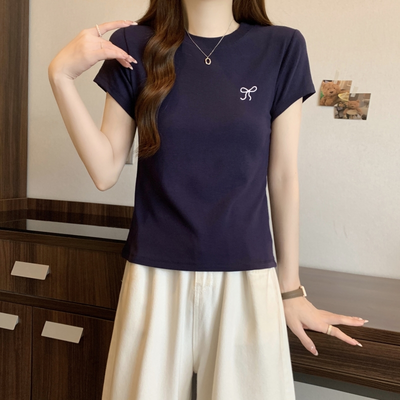 夏季設計蝴蝶結刺繡短袖t恤女圓領正肩辣妹緊身小心機上衣