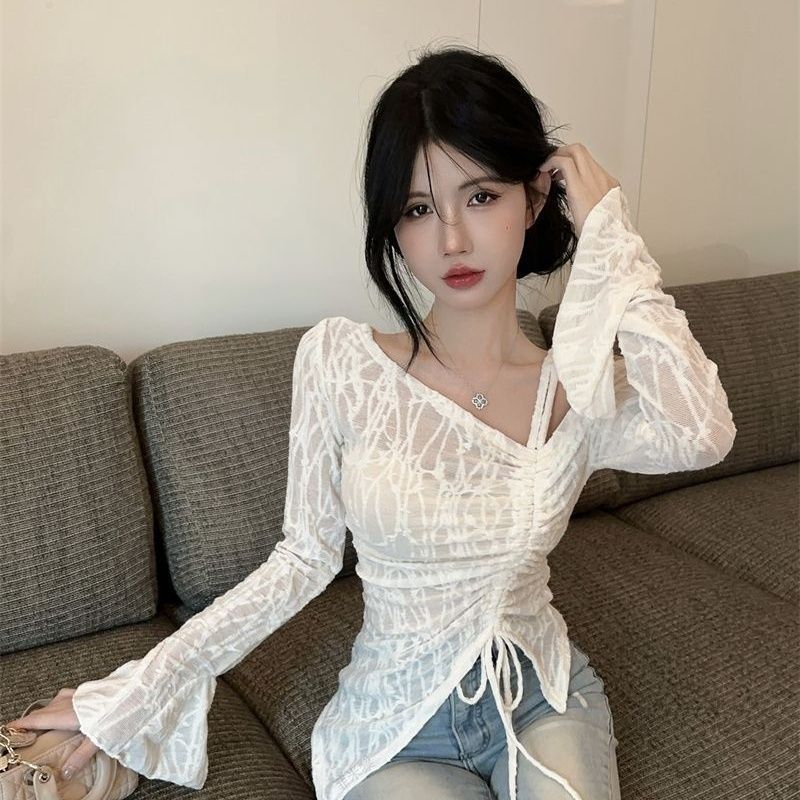 抽褶系帶斜肩蕾絲衫女春夏裝新款設計感喇叭袖修身別致小眾上衣女