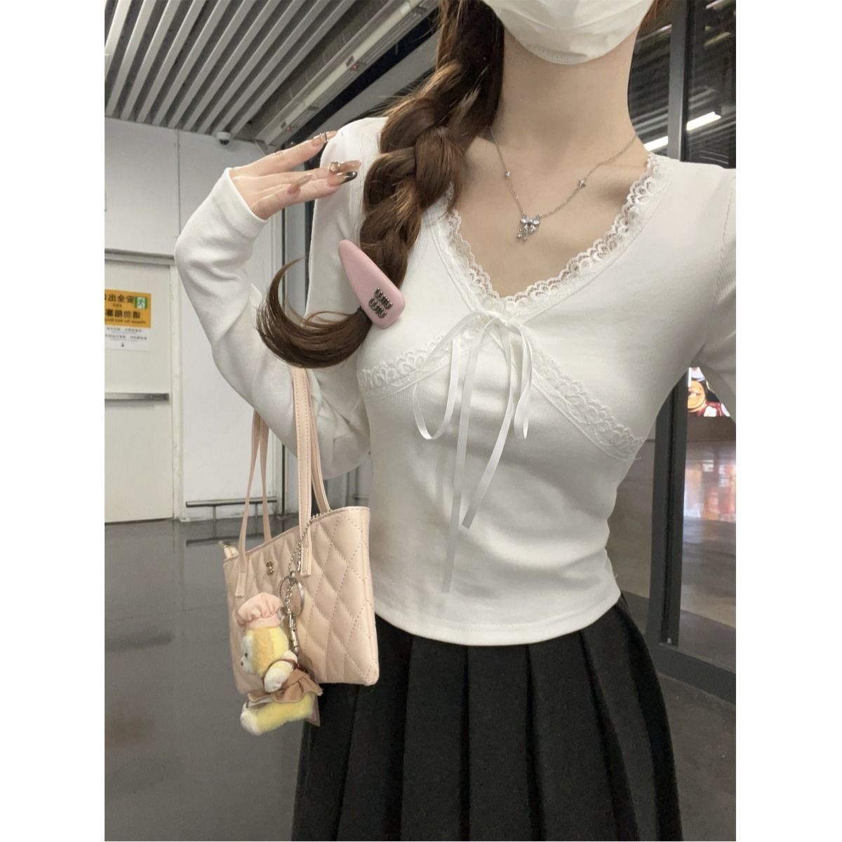 V-neck lace spliced ​​cross long-sleeved T-shirt for women with slim slim short base grey top