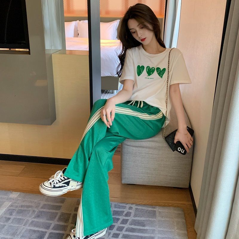 Internet celebrity casual suit for women in summer 2025 new fashionable loose and fashionable student sports short-sleeved two-piece set