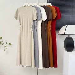 Retro solid color pleated waist-hugging slim short-sleeved knitted dress for women with autumn fashion age-reducing drooping hip-packing skirt