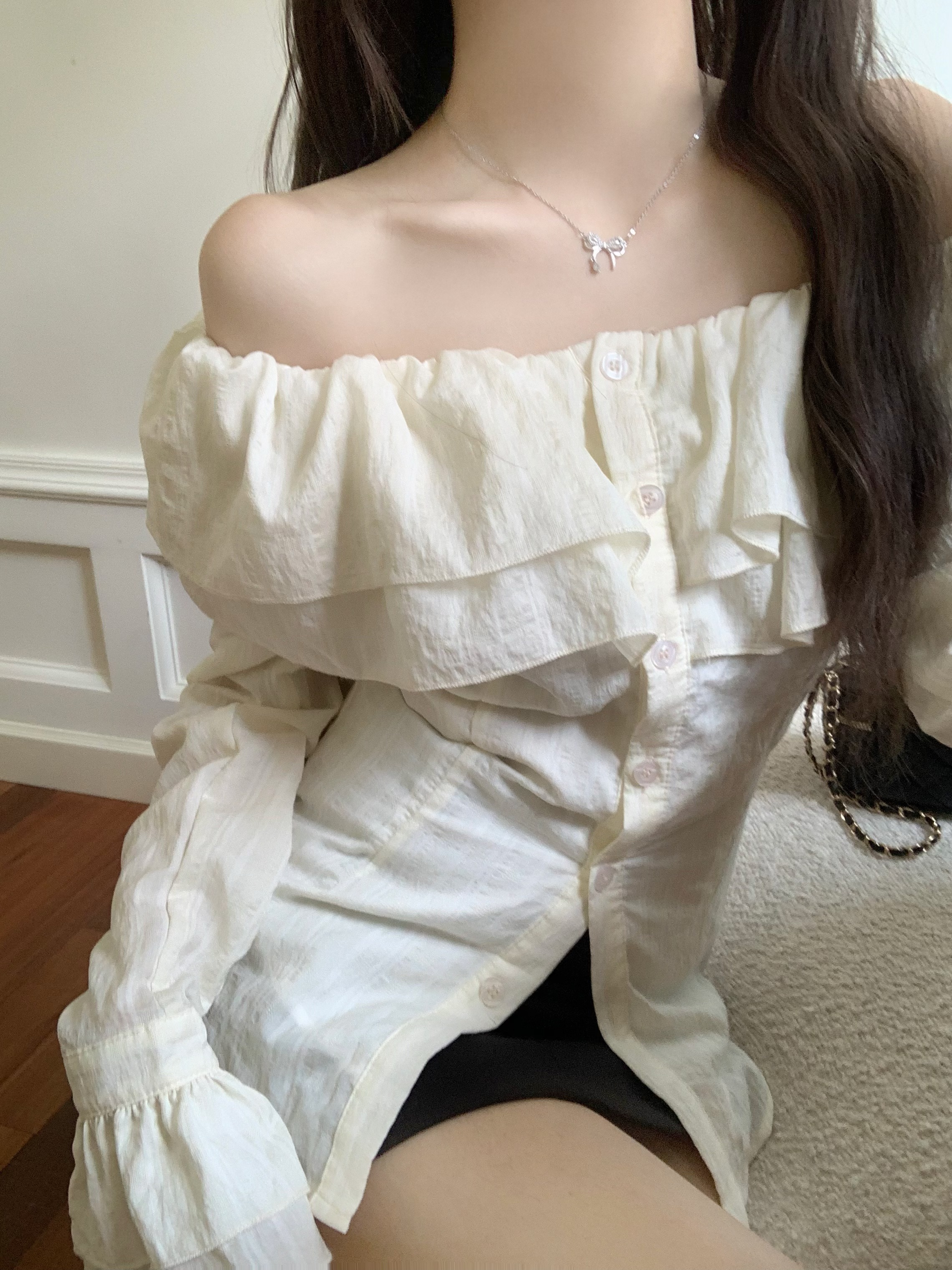 Photographed French-style gentle one-shoulder autumn fashionable commuting long-sleeved women's shirt