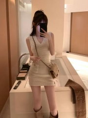 2025夏季搭溫柔系穿搭無袖性感辣妹短款休閒百搭洋氣針織連衣裙