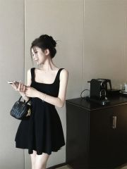 French-style elegant black slip dress | Summer new arrival | Hepburn-inspired waist-defined short skirt with straps, perfect for petite figures and exuding high-end sophistication.