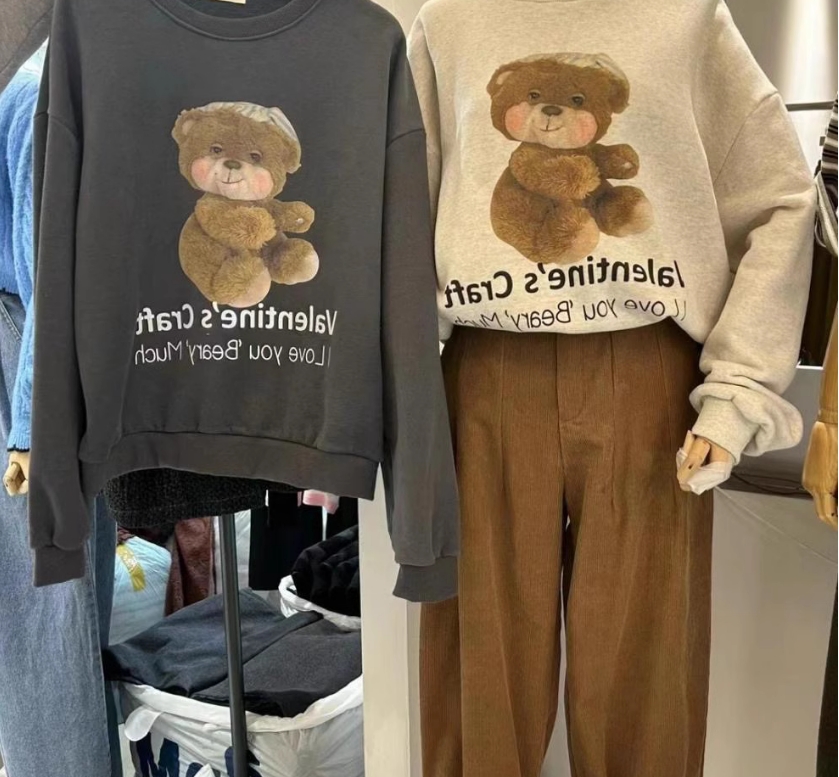 Women's Loose Fit Round Neck Long Sleeve Hoodie with Letter Print from Dongdaemun Spring and Autumn in South Korea