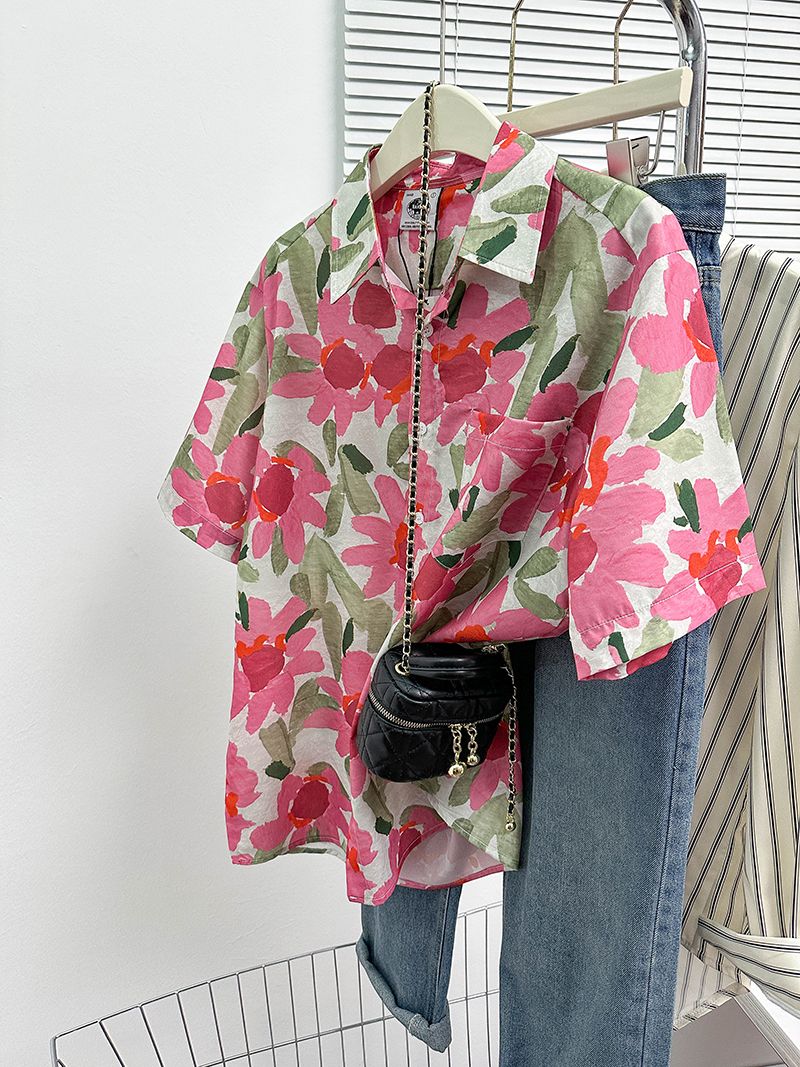 Hong Kong style retro short-sleeved floral shirt for women in summer 2025 new loose chic niche beach vacation style shirt