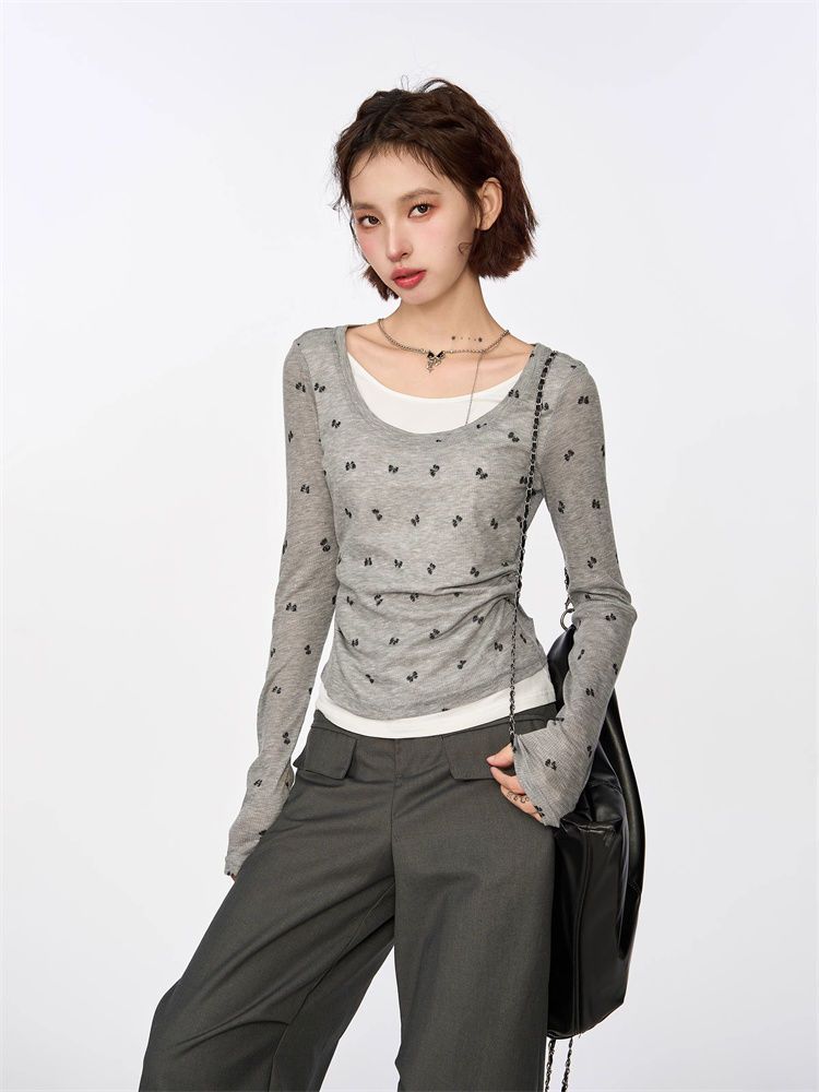 Early autumn gray fake two-piece bow print with front shoulders and long sleeves. Fashionable exterior