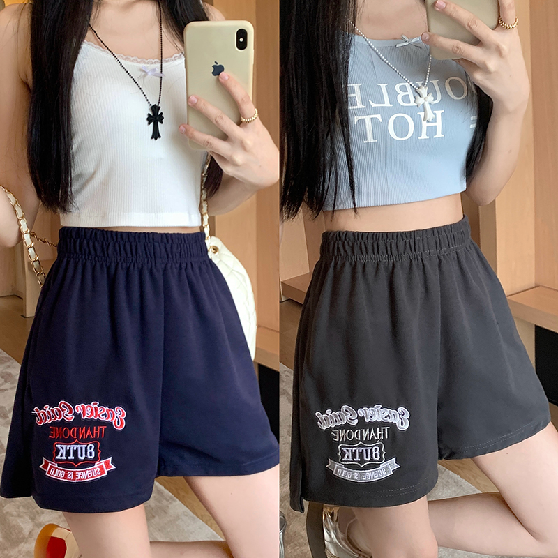 Real shot of Gaomimini American sports shorts for women wearing summer small casual hot pants
