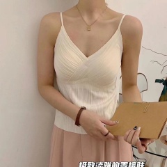 白色壓褶V領吊帶背心帶胸墊辣妹美背柔軟內搭外穿上衣