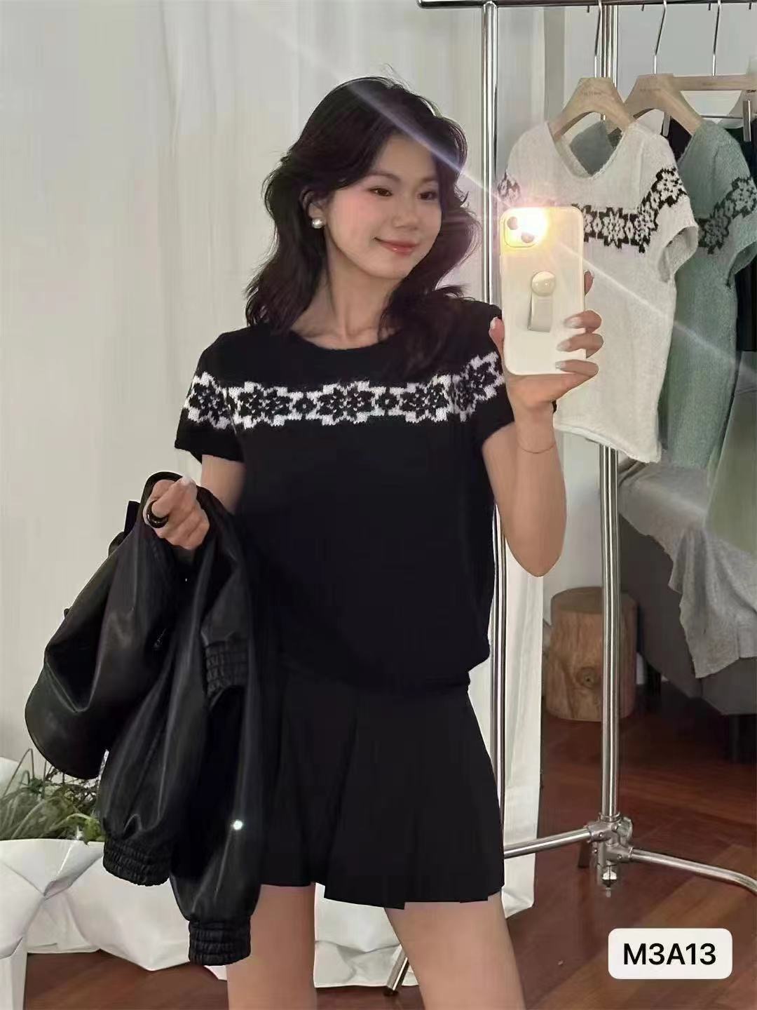 2025 spring and summer new versatile jacquard lady young woman Korean and Japanese ins trendy Xiaoqing literary knitted top round neck chicA
