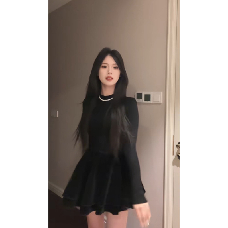 Korean girl-like little black skirt for women 2025 spring and autumn new Hepburn puff short skirt temperament celebrity dress