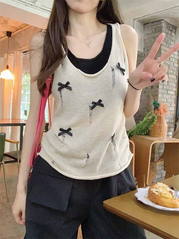 Fake two-piece contrasting bow vest women's summer new hot girl niche curly ripped knitted top ins