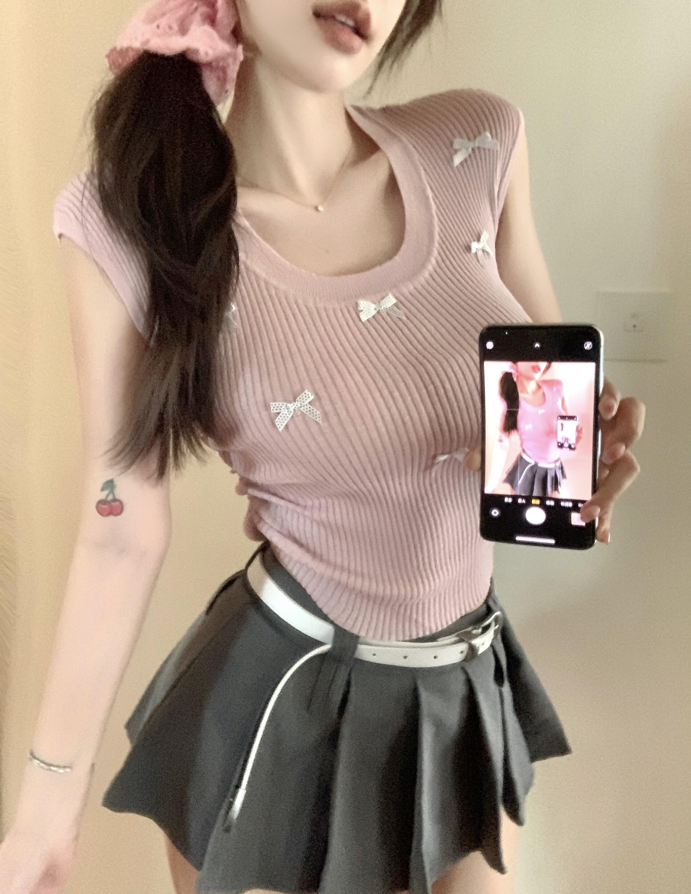 Real photo of U-neck bow-design sweater for women with pleated slim fit irregular short vest top