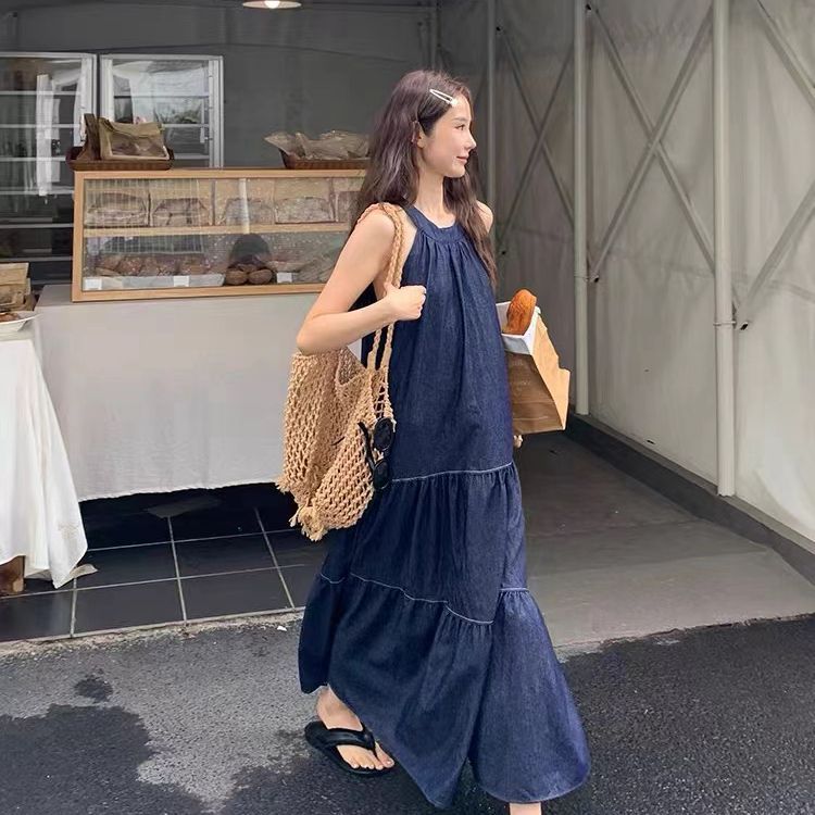 背帶法式掛脖牛仔連衣裙女設計感夏季小個子寬鬆顯瘦A字大擺長裙