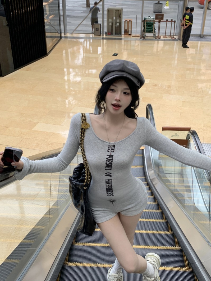 Real shot of the heart-stealing wild cat grey long-sleeved jumpsuit for women in autumn hot girl letter printed casual shorts