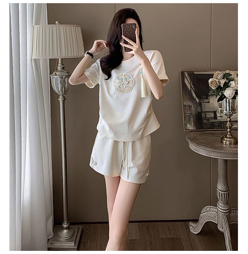 New Chinese suit for women's summer new round neck button embroidered top age-reducing shorts shorts casual two-piece set