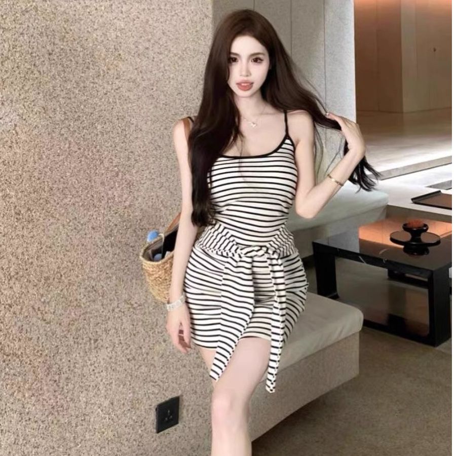 2025 new striped fake two-piece suspender dress for women in summer pure color contrasting color to make them look slim and waist-hugging French short skirt