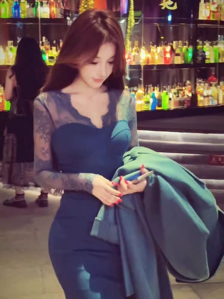 純欲風V領長袖蕾絲拼接連衣裙女春秋季修身中長款顯瘦收腰包臀裙