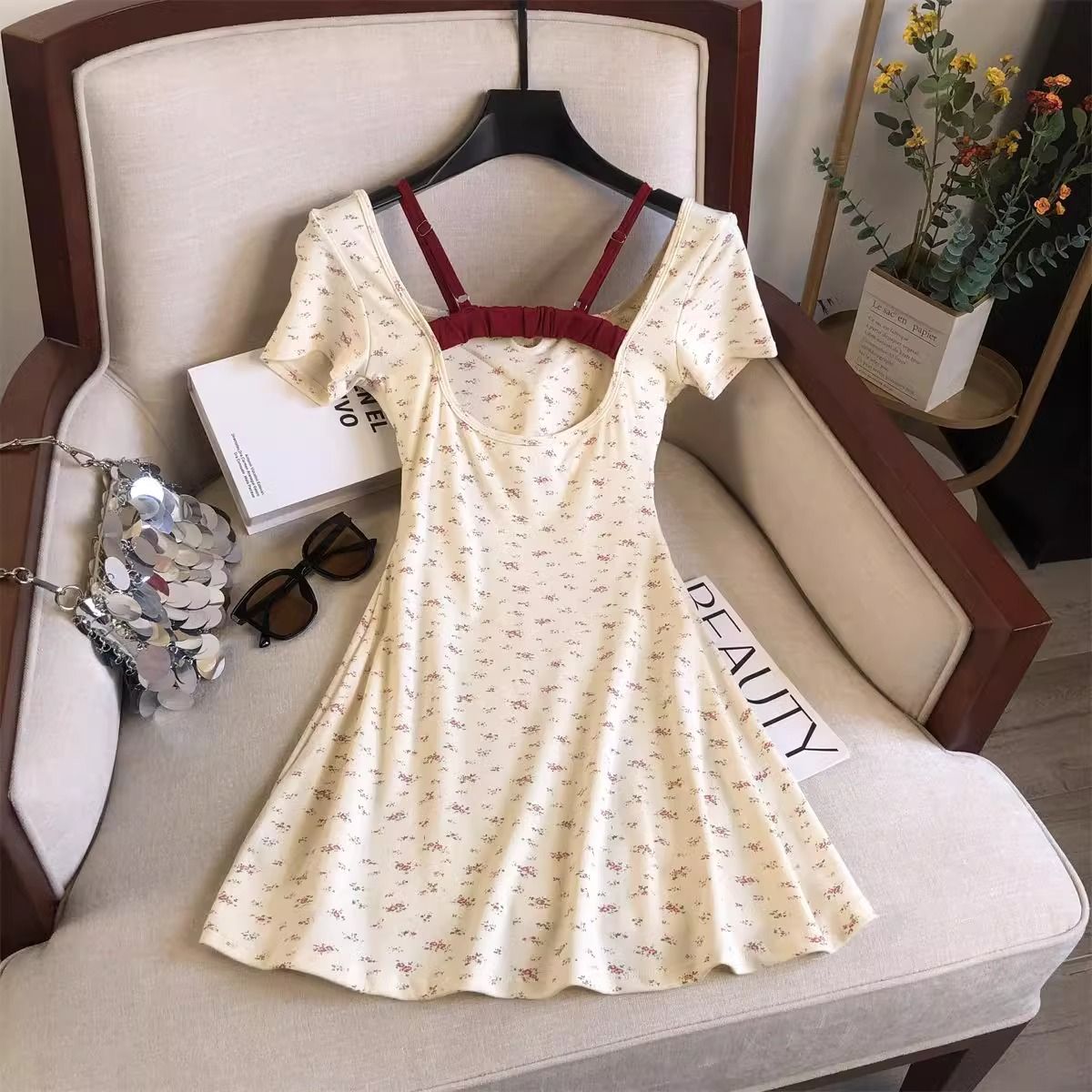 Twilight breasts floral hot girl dress, atmosphere, new summer suspender skirt, women's waist slimming