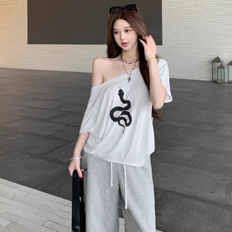 小蛇印花斜肩短袖T恤女夏季寬鬆白色設計感辣妹chic獨特百搭上衣
