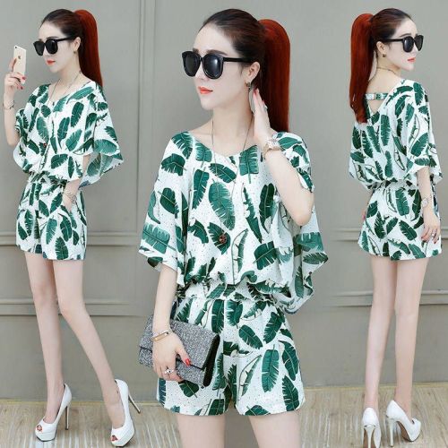 Ice silk floral shorts set 2025 new summer fashion internet celebrity is very fashionable and fashionable. Two-piece set for age-reducing and slimming