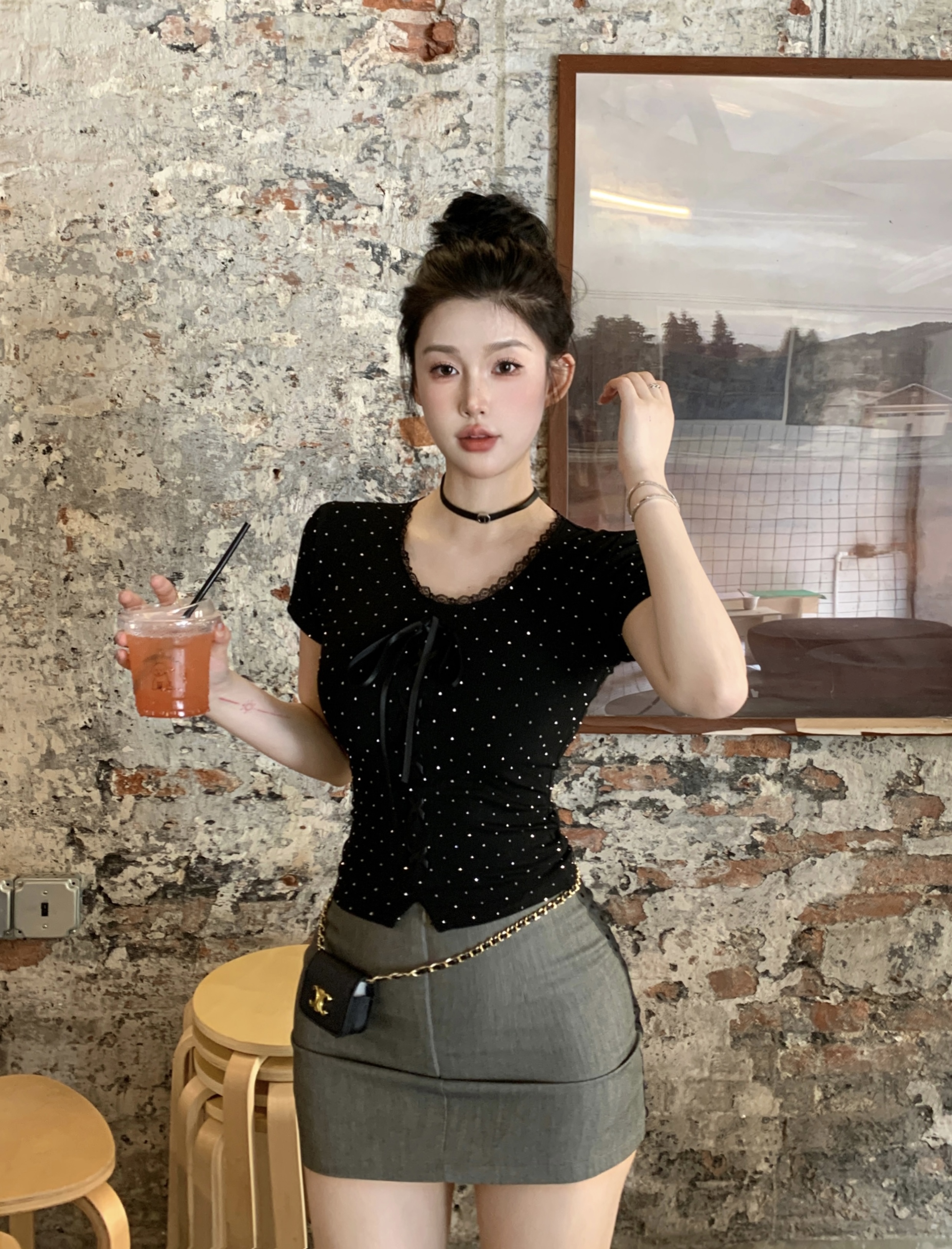 Real shot of heavy industry ironing diamond design lace t-shirt strap slim black short-sleeved top