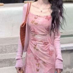 Floral suspender dress for women 2025 early spring new French temperament high-end waist-hugging slimming cardigan two-piece set