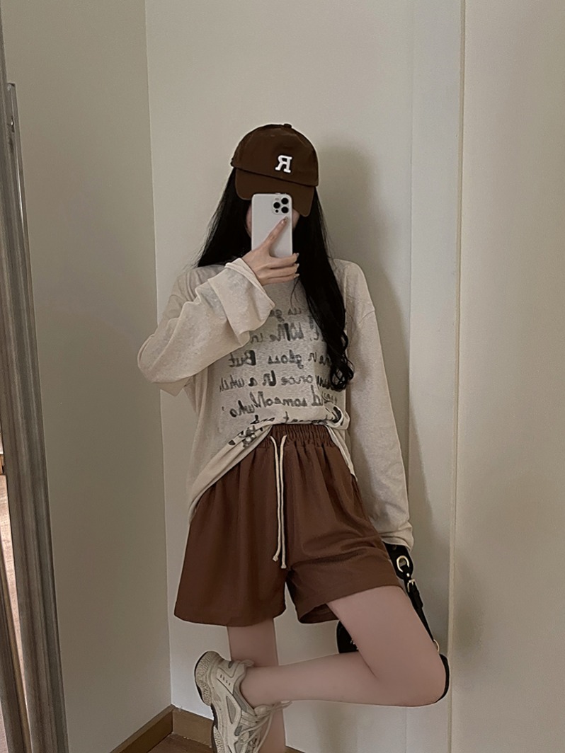 Real shot of women's wide-leg pants, summer casual sports pants, loose and slim, mid-sized trousers, five-point shorts