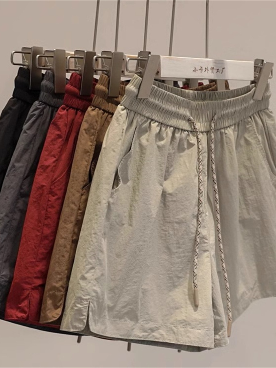 Comfortable upper body without pressure 2025 new elastic waist drawstring simple solid color loose straight casual shorts for women