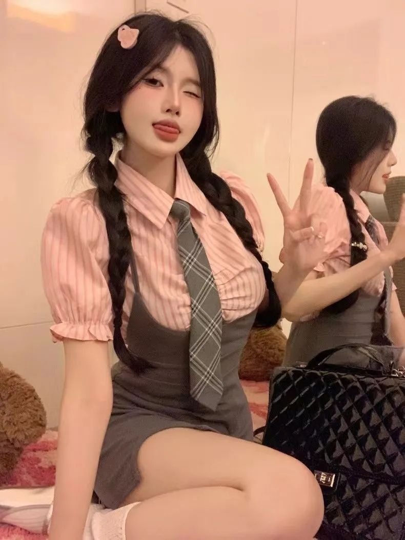 學院風粉色條紋襯衫女夏季泡泡袖設計感假倆件短款連衣裙辣妹獨特