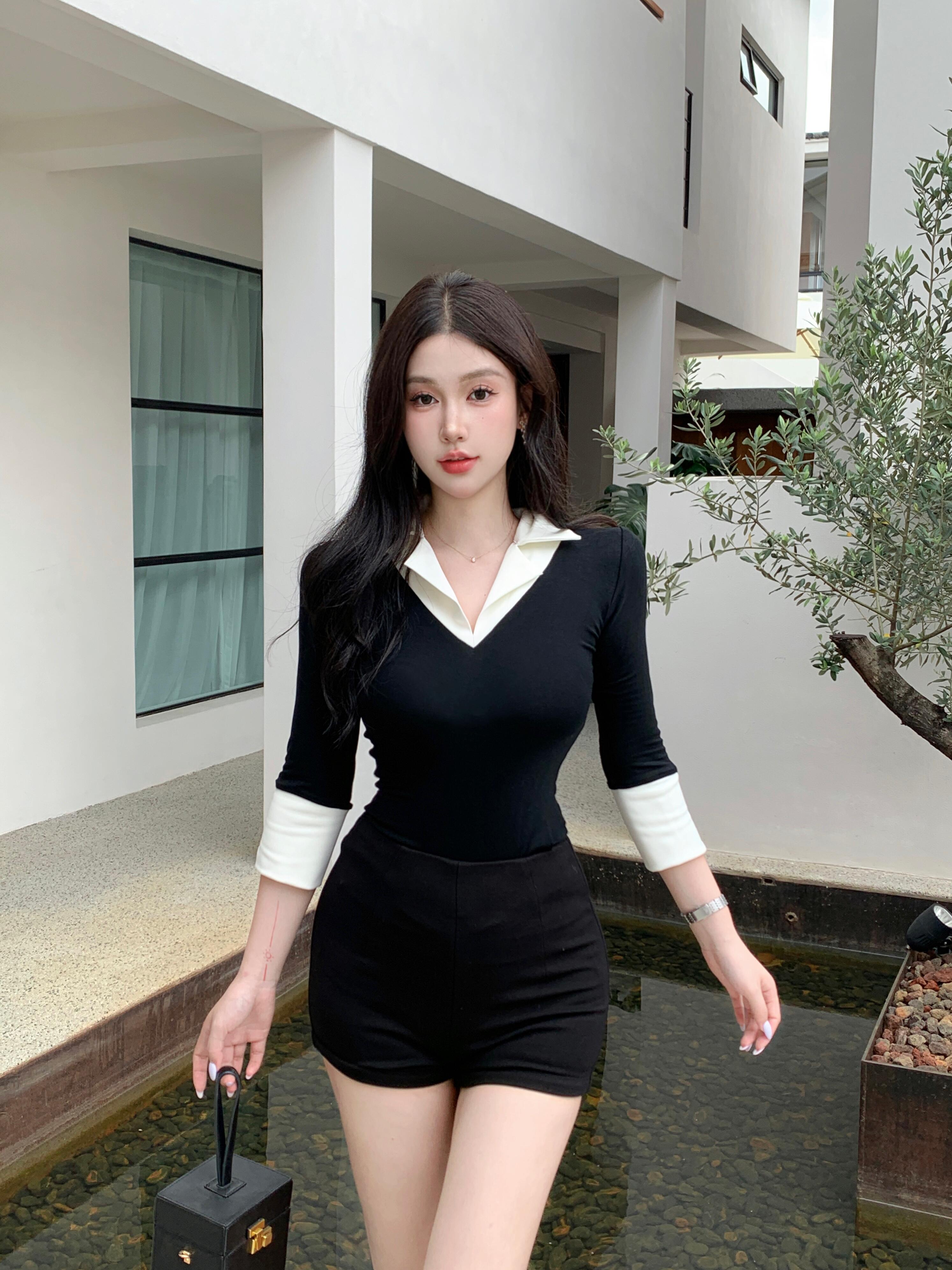 Real shot Korean version of black and white shirt collar and three-quarter sleeve T-shirt women's slim fake two-piece top