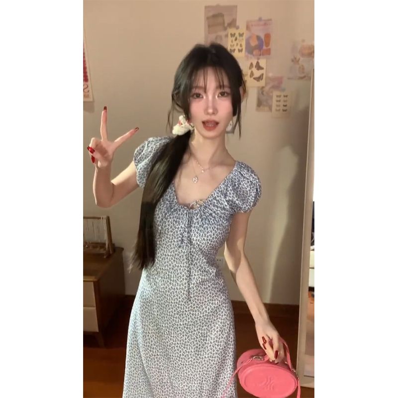 Blue tea break floral v-neck short-sleeved dress for women in summer vacation gentle long skirt slim waisted a-line skirt