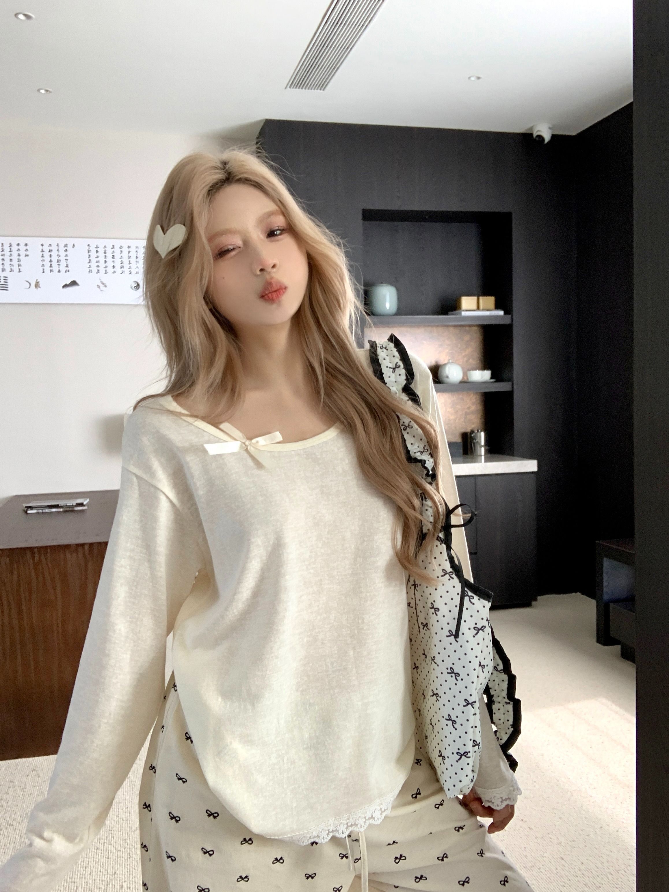 原版面料白色蕾絲斜肩T恤女早秋甜辣妹修身短款露肩打底衫上衣