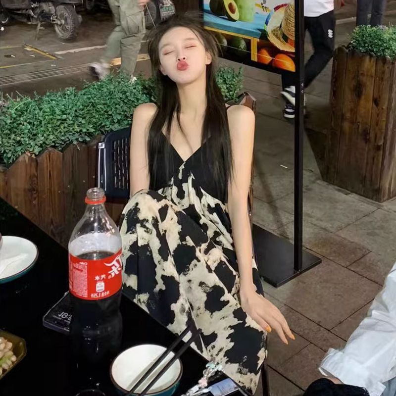 Design contrast printed suspender dress for women in summer temperament slim casual vacation Hepburn style V-neck long skirt