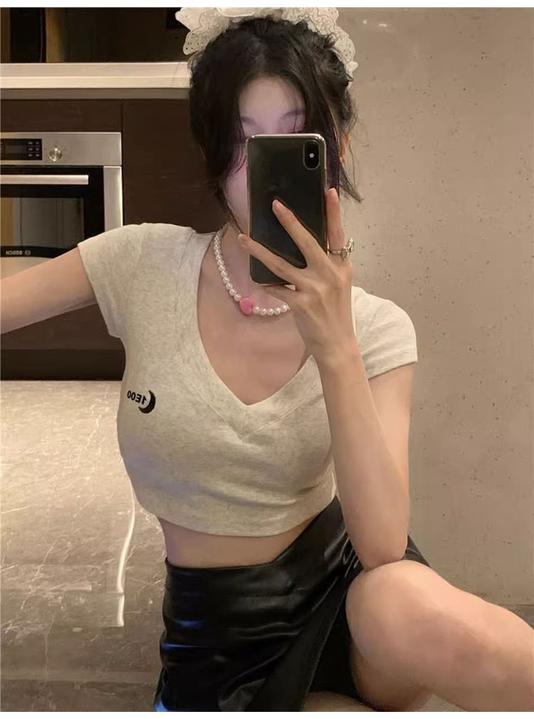 26 pure cotton 2025 slim elastic V-neck letter T-shirt for women