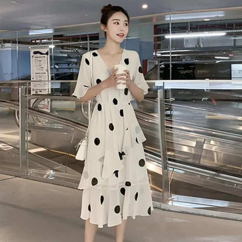 Large size fat mm fashionable age-reducing ruffled skirt suitable for fat women with thick hips and thighs to cover their belly and make them look slim.
