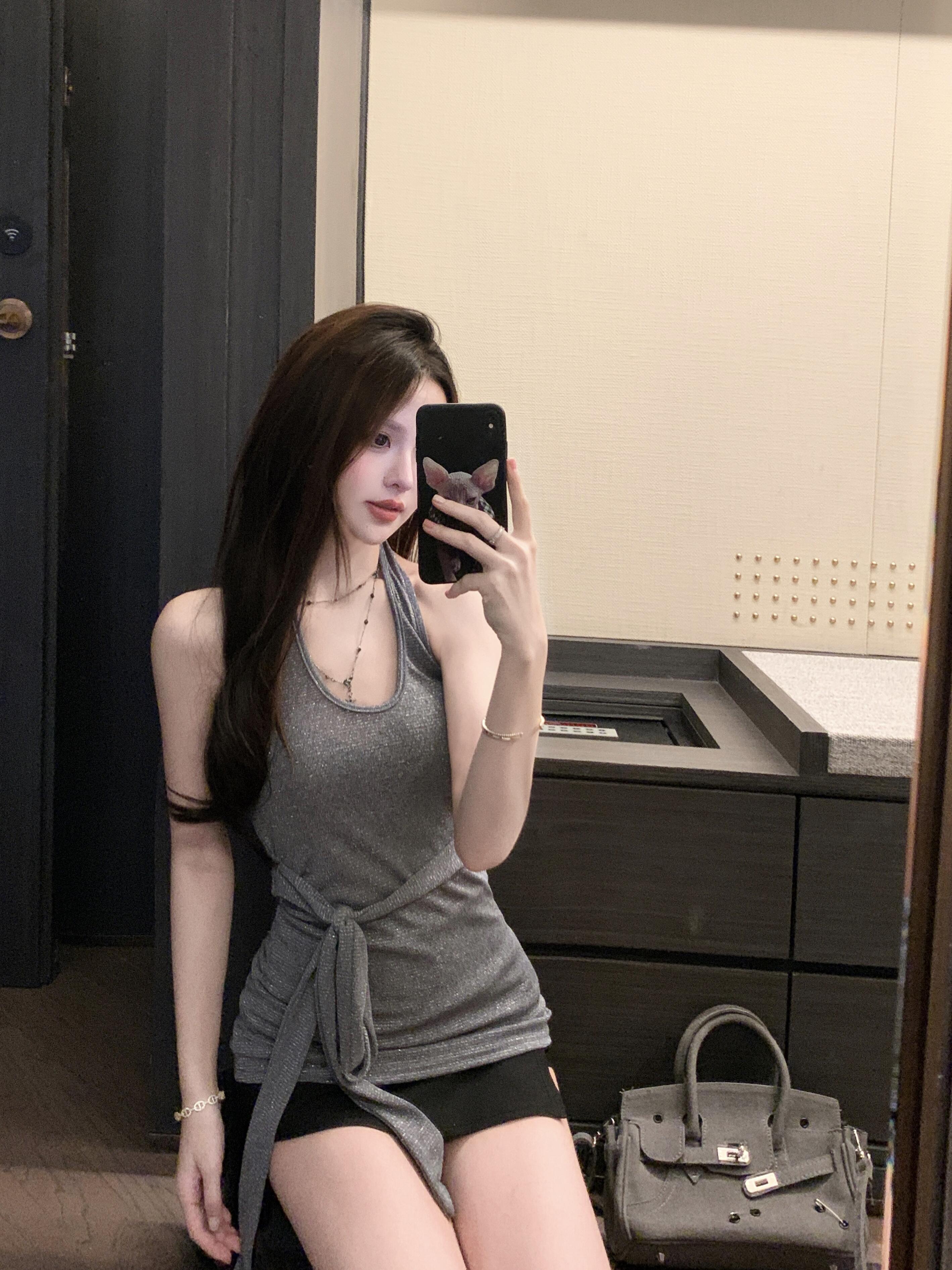 Real photo of bright silk backless sleeveless vest for women in summer, sexy and fashionable straps and neck halter