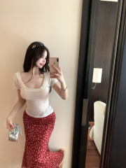 Real shot of big U-neck transparent lazy solid color short T+ retro red floral long short skirt