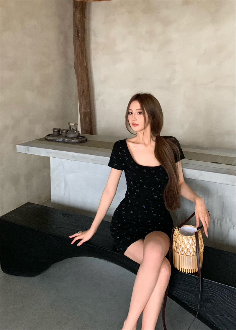 Elegant and fashionable slim floral short-sleeved dress for women in summer 2025 new short skirt + long skirt hip-covered skirt