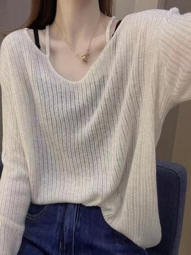 Design-sensual niche off-shoulder clavicle sweater for women in spring loose lazy style with basement T-shirt fashionable top
