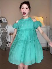 Sweet and youthful girl's style off-shoulder mini dress with a girlish temperament, summer age-defying fairy-like charm, with a waist chain, A-line baby dress