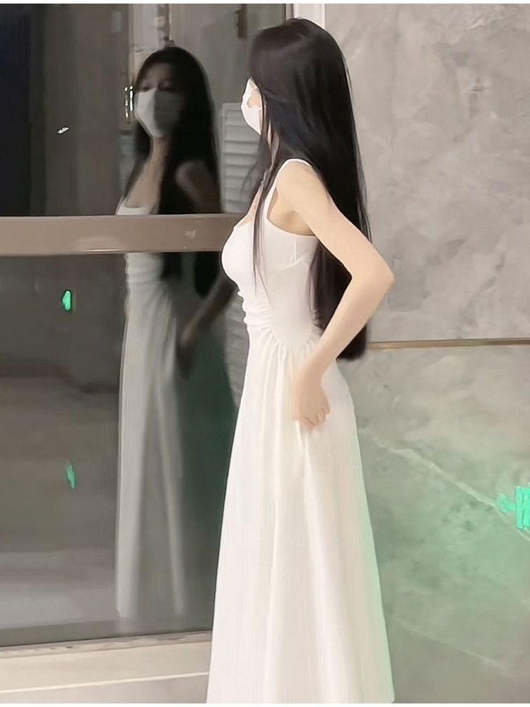 French A-line white moonlight waist-hugging base long skirt temperament high-end solid color niche slim suspender dress summer
